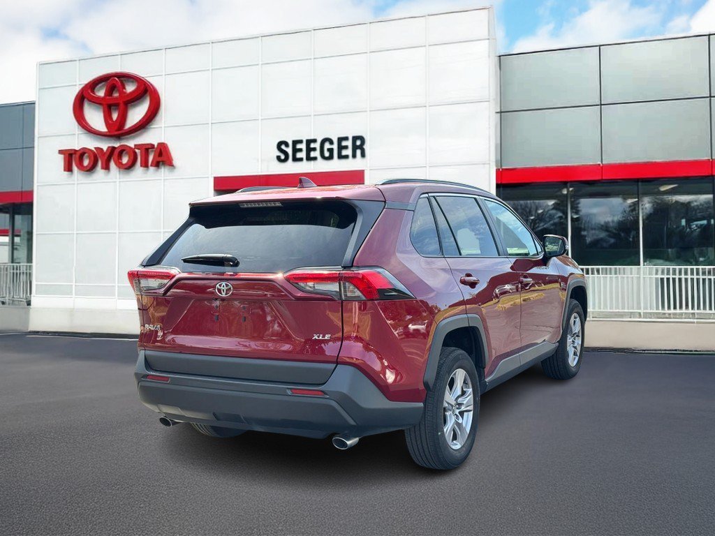 Used 2025 Toyota RAV4 XLE FWD image 3