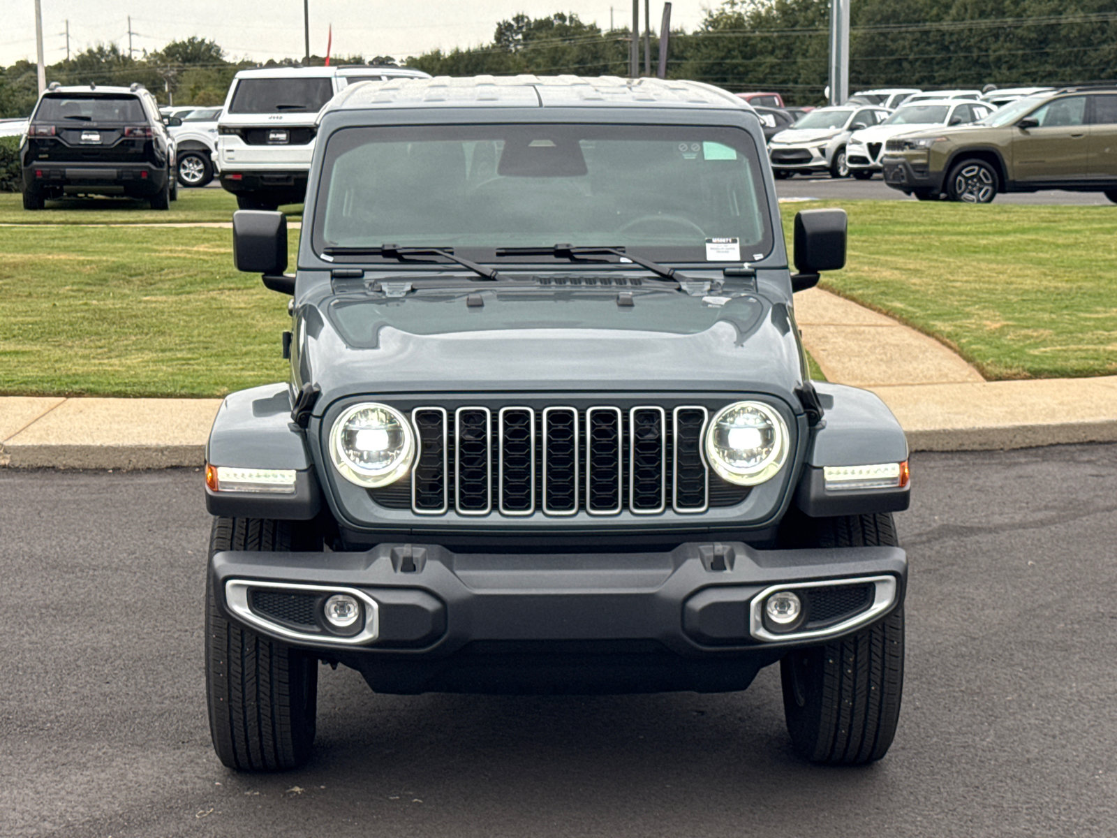 Used 2026 Jeep Wrangler Unlimited Sahara AWD/4WD image 2