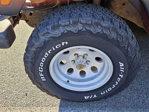 Used 2002 Jeep Wrangler X image 6