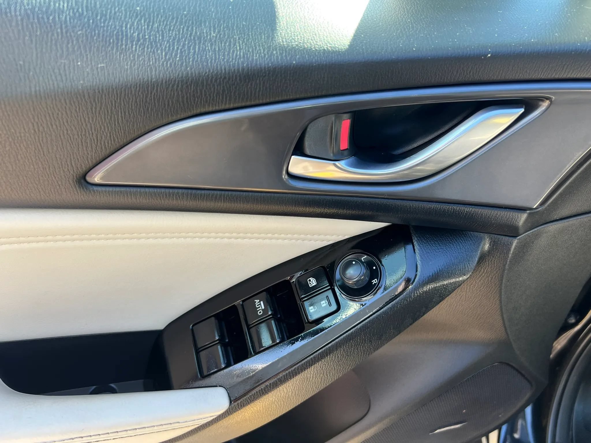Used 2018 MAZDA MAZDA3 Grand Touring w/ Premium Equipment Package FWD image 13
