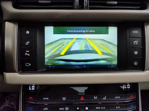 Used 2016 Jaguar XF Prestige RWD image 20