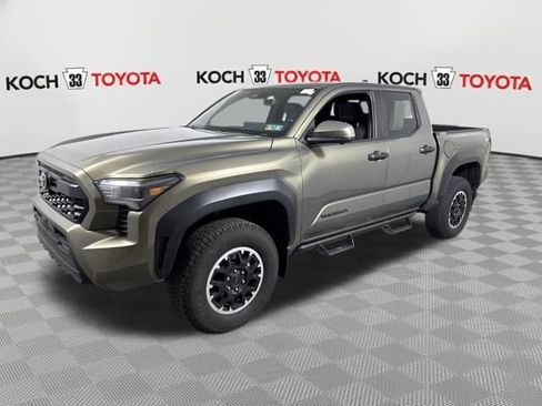 Used 2024 Toyota Tacoma TRD Off-Road w/ TRD Off Road Premium Package image 3