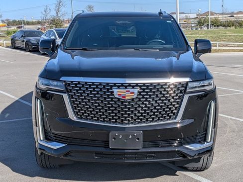 Used 2024 Cadillac Escalade Premium Luxury image 2