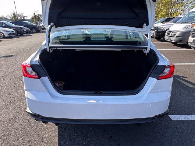 Used 2025 Toyota Camry SE w/ Convenience Package FWD image 14