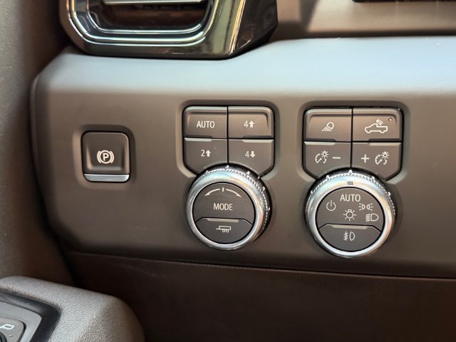 Used 2025 GMC Sierra 1500 AT4 w/ AT4 Premium Package AWD/4WD image 27
