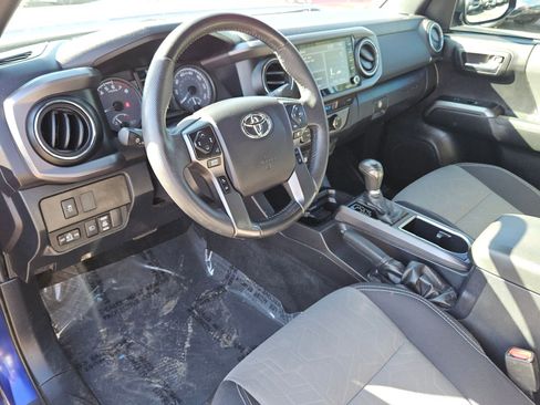 Used 2022 Toyota Tacoma TRD Off-Road image 12