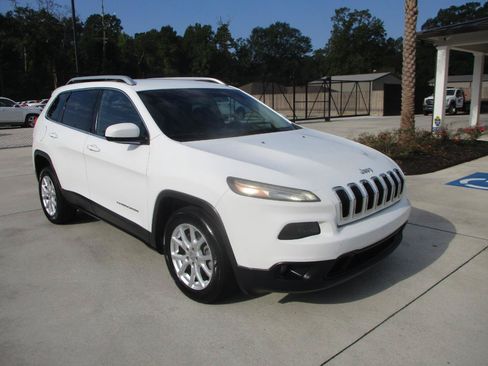 Used 2014 Jeep Cherokee Latitude w/ Comfort/Convenience Group FWD image 18