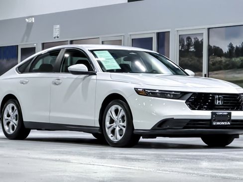 Used 2025 Honda Accord LX image 6