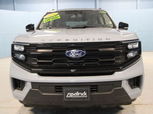 Used 2025 Ford Expedition Active image 33