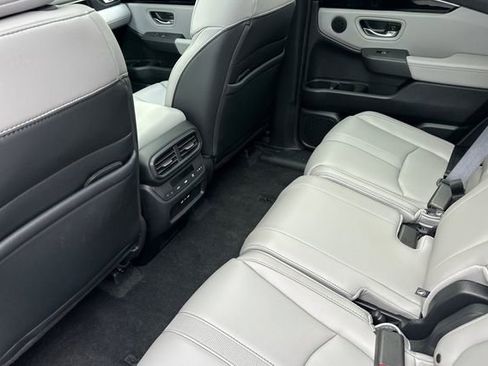 Used 2025 Honda Pilot Touring image 14