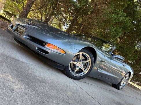 Used 2004 Chevrolet Corvette Convertible w/ Preferred Equipment Group image 10