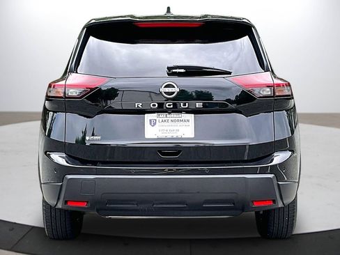 Used 2024 Nissan Rogue S FWD image 8