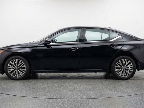 Used 2025 Nissan Altima 2.5 SV image 5