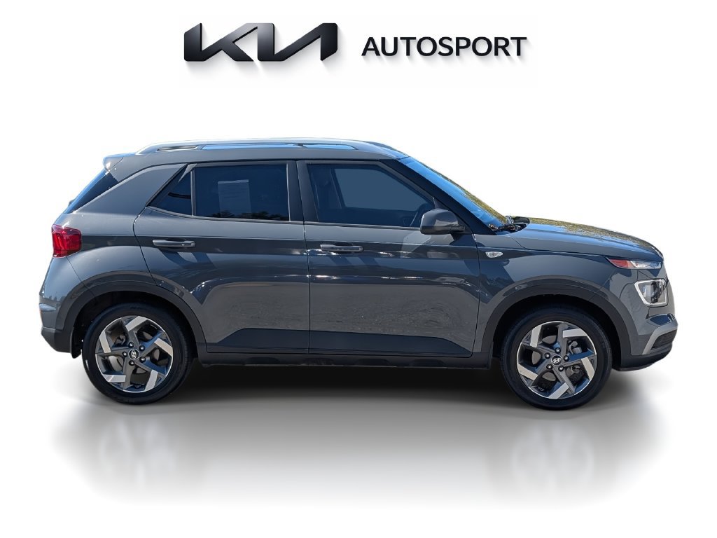 Used 2025 Hyundai Venue SEL FWD image 6
