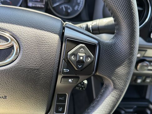 Used 2021 Toyota Tacoma TRD Sport AWD/4WD image 17