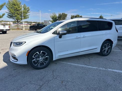 New 2026 Chrysler Pacifica Pinnacle w/ Trailer Tow Group image 14