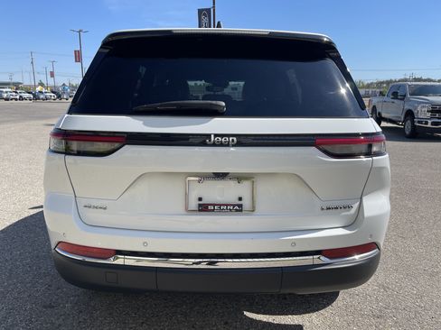 Used 2023 Jeep Grand Cherokee Limited AWD/4WD image 4