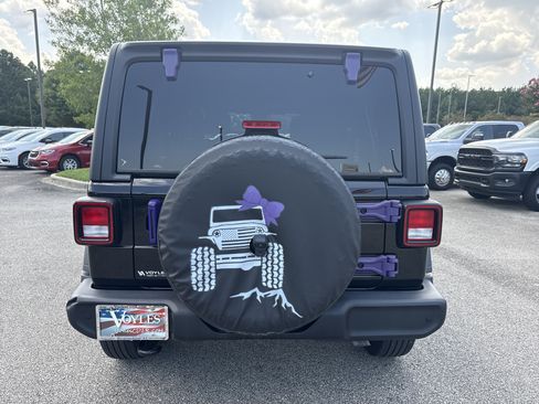 Used 2024 Jeep Wrangler Unlimited Sport AWD/4WD image 6