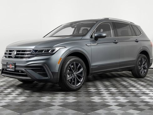 Used 2022 Volkswagen Tiguan SE AWD/4WD image 1