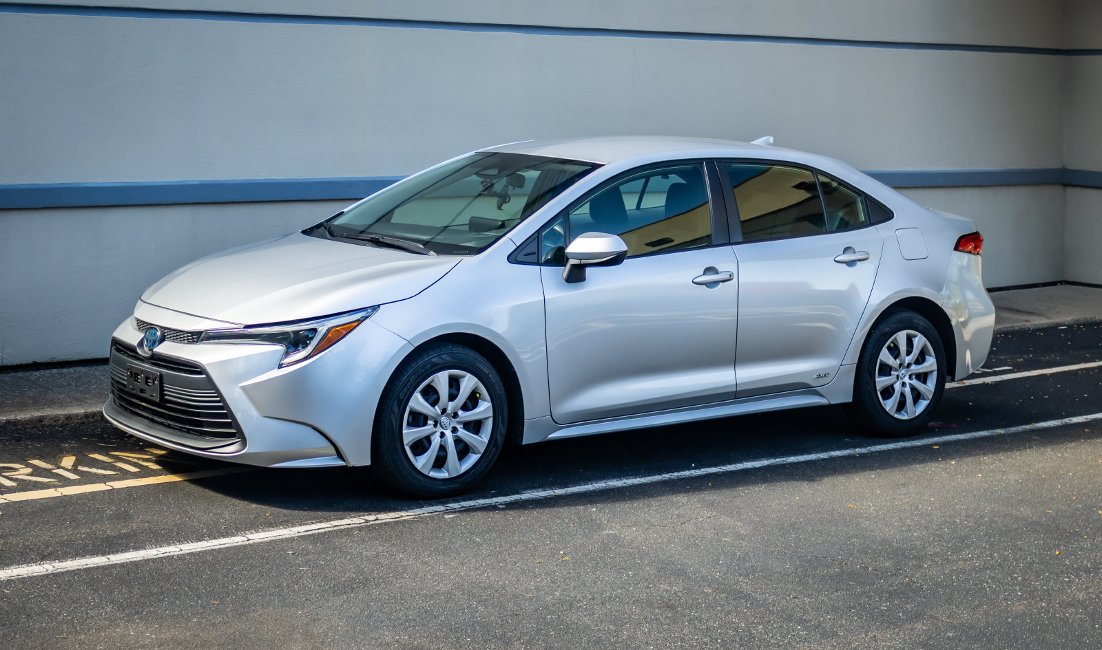 Used 2023 Toyota Corolla LE w/ Carpet Mat Package (TMS) AWD/4WD image 3