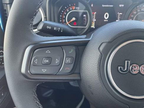 Used 2025 Jeep Gladiator Sport AWD/4WD image 15