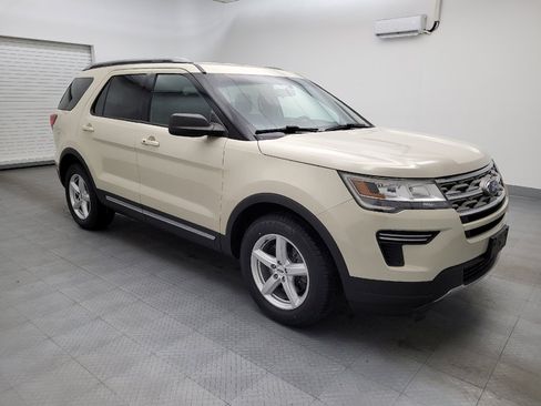 Used 2018 Ford Explorer XLT FWD image 11