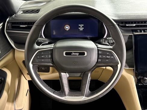 Used 2023 Jeep Grand Cherokee Limited image 20