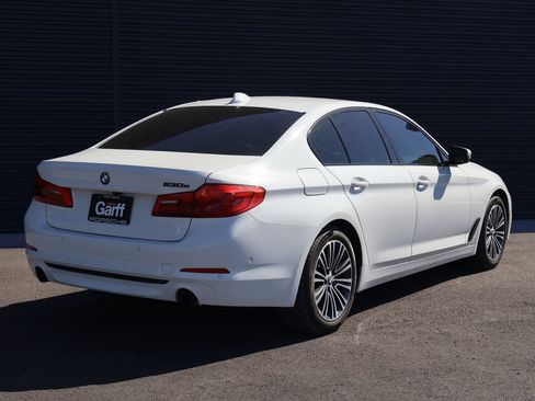 Used 2020 BMW 530e w/ Convenience Package RWD image 9