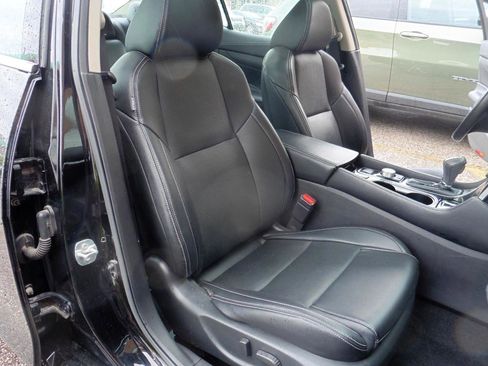 Used 2023 Nissan Maxima SL FWD image 16