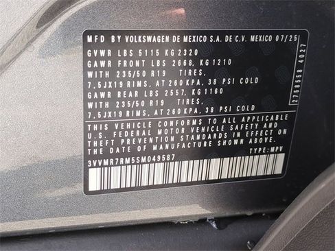New 2025 Volkswagen Tiguan SE image 25