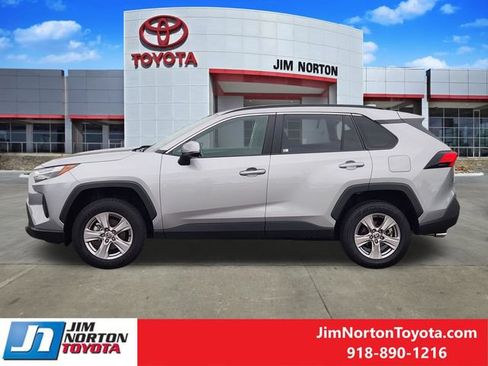 Used 2025 Toyota RAV4 XLE FWD image 4