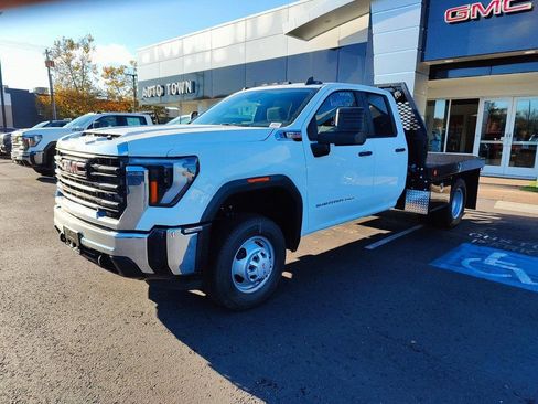 Used 2024 GMC Sierra 3500 Pro image 3