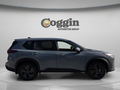 New 2026 Nissan Rogue SV FWD image 6