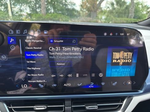 Used 2025 Chevrolet Equinox EV LT FWD image 34