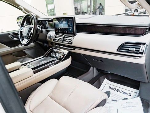 Used 2022 Lincoln Navigator Reserve image 26