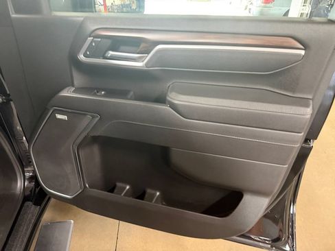 Used 2025 GMC Sierra 2500 SLT w/ SLT Convenience Package AWD/4WD image 18
