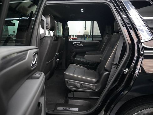 Used 2024 GMC Yukon SLT w/ SLT Luxury Package AWD/4WD image 30