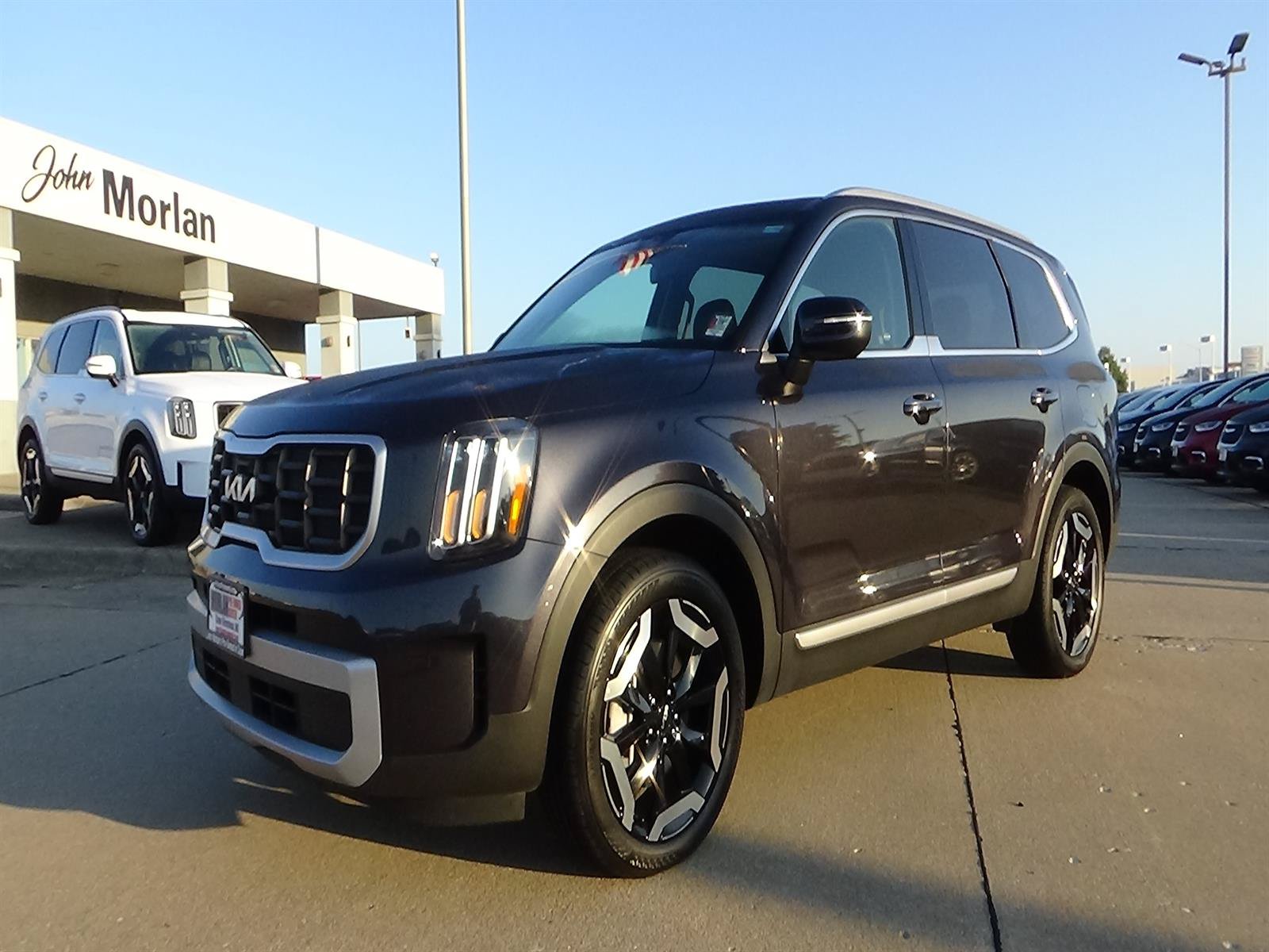 Used 2025 Kia Telluride S FWD image 2