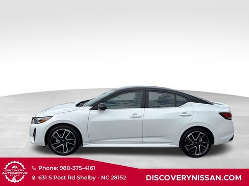 Certified 2025 Nissan Sentra SR FWD image 9