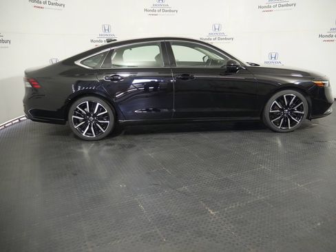 Used 2024 Honda Accord Touring image 3