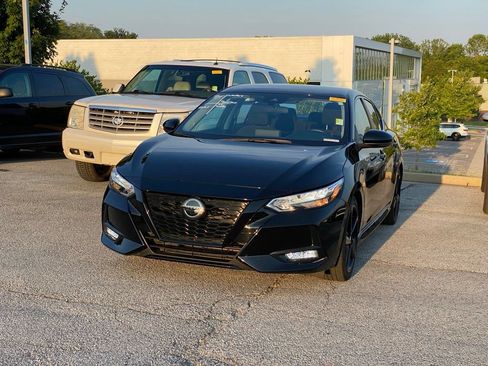 Used 2023 Nissan Sentra SR w/ Midnight Edition Package FWD image 3