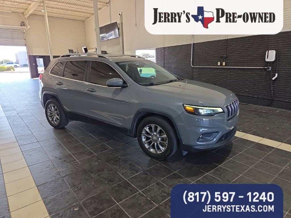 Used 2019 Jeep Cherokee Latitude Plus FWD image 2