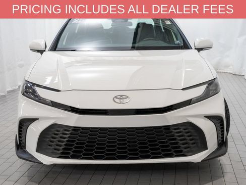 Used 2025 Toyota Camry SE FWD image 2