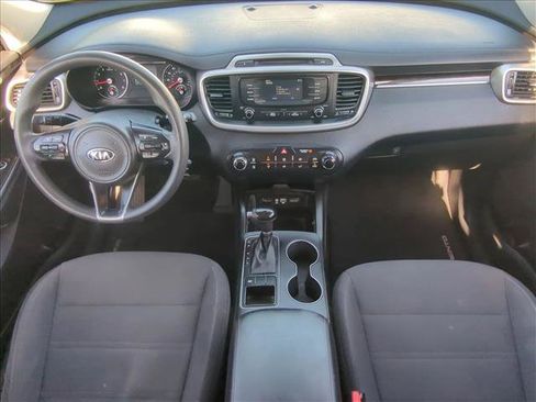 Used 2017 Kia Sorento FWD image 17