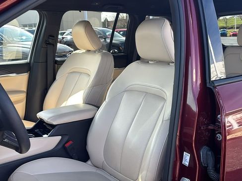 Used 2023 Jeep Grand Cherokee Limited w/ Luxury Tech Group II image 10