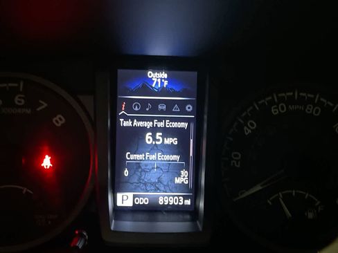 Used 2017 Toyota Tacoma TRD Sport w/ Tow Package AWD/4WD image 15