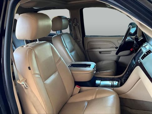 Used 2013 Cadillac Escalade Luxury RWD image 8