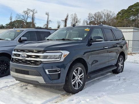 Certified 2024 Ford Expedition Limited image 3