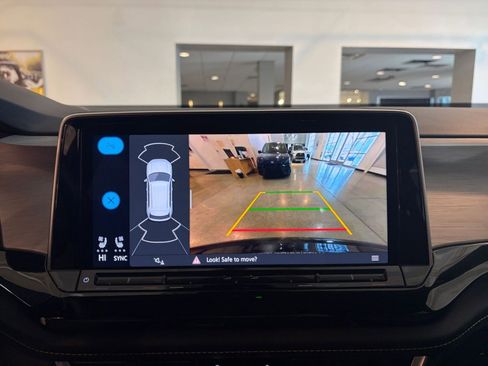 Used 2025 Volkswagen Atlas Cross Sport SE image 18