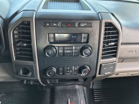 Used 2019 Ford F250 XL w/ Power Equipment Group RWD image 12